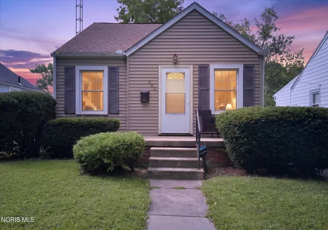 Photo 1 of Single family home for sale at 307 Sunset Blvd, Toledo, OH 43612 | MLS# 10012468 | Listing updated on 2026-09-14