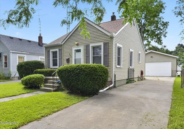 Photo 4 of Single family home for sale at 307 Sunset Blvd, Toledo, OH 43612 | MLS# 10012468 | Listing updated on 2026-09-14