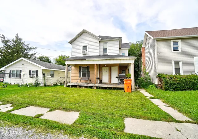 Photo 4 of Sale Pending at 130 Monroe Ave, Findlay, OH 45840 | MLS# 10012484 | Listing updated on 2026-09-04