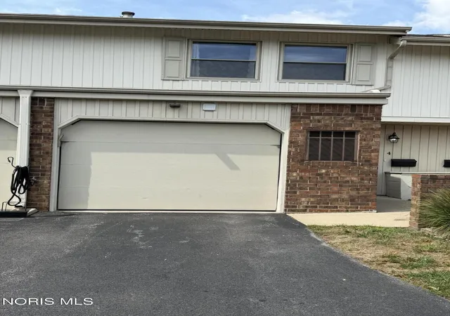 Photo 2 of Condo for sale at 6818 Fenwyck Rd #Apt 4, Maumee, OH 43537 | MLS# 10012499 | Listing updated on 2026-09-02