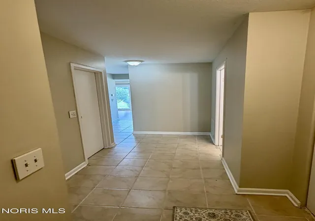Photo 3 of Condo for sale at 6818 Fenwyck Rd #Apt 4, Maumee, OH 43537 | MLS# 10012499 | Listing updated on 2026-10-20