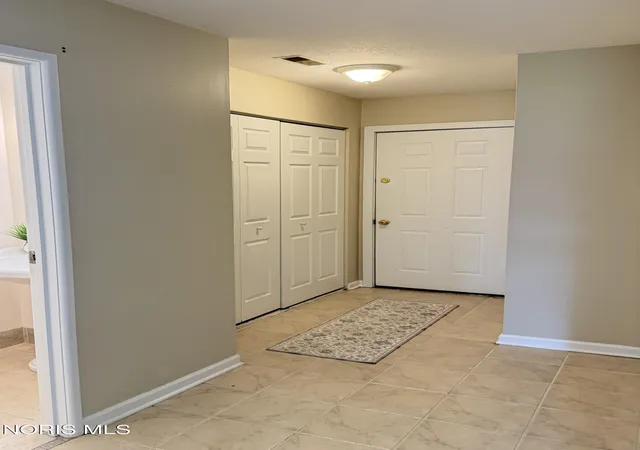 Photo 4 of Condo for sale at 6818 Fenwyck Rd #Apt 4, Maumee, OH 43537 | MLS# 10012499 | Listing updated on 2026-10-20