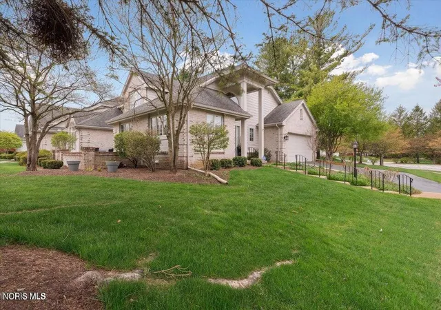 Photo 2 of Condo for sale at 7431 Country Commons Ln, Sylvania, OH 43560 | MLS# 10012532 | Listing updated on 2026-09-09