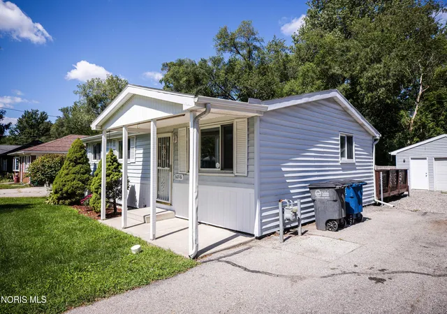 Photo 3 of Single family home for sale at 6016 Curson Dr, Toledo, OH 43612 | MLS# 10012507 | Listing updated on 2026-09-08