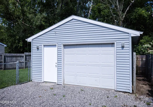 Photo 4 of Single family home for sale at 6016 Curson Dr, Toledo, OH 43612 | MLS# 10012507 | Listing updated on 2026-09-08