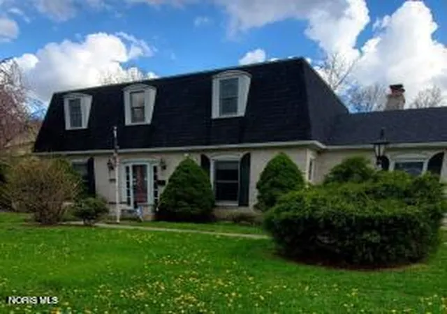 Photo 1 of Sale Pending at 2003 Bucklew Dr, Toledo, OH 43613 | MLS# 10012508 | Listing updated on 2026-08-27