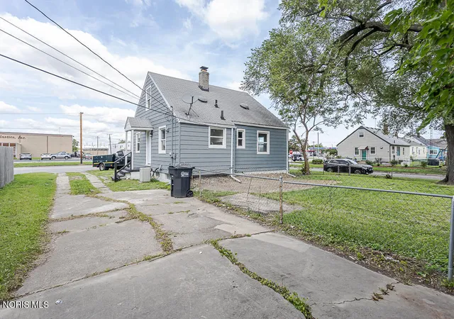 Photo 2 of Single family home for sale at 1318 E Manhattan Blvd, Toledo, OH 43608 | MLS# 10012598 | Listing updated on 2026-08-29