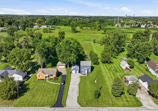 Photo 3 of Single family home for sale at 1450 S Lallendorf Rd, Oregon, OH 43616 | MLS# 10012516 | Listing updated on 2026-09-04