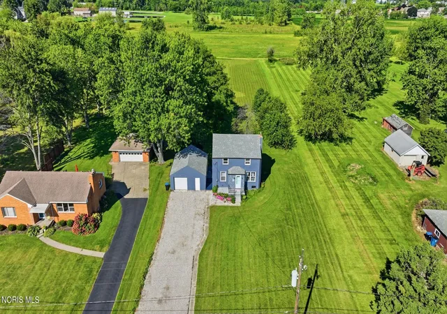 Photo 3 of Single family home for sale at 1450 S Lallendorf Rd, Oregon, OH 43616 | MLS# 10012516 | Listing updated on 2026-10-05
