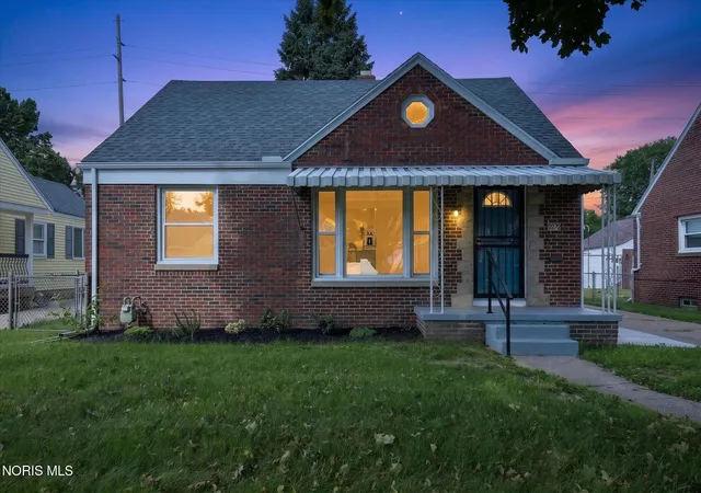 Photo 1 of Single family home for sale at 2272 Westmonte Rd, Toledo, OH 43607 | MLS# 10012576 | Listing updated on 2026-09-01
