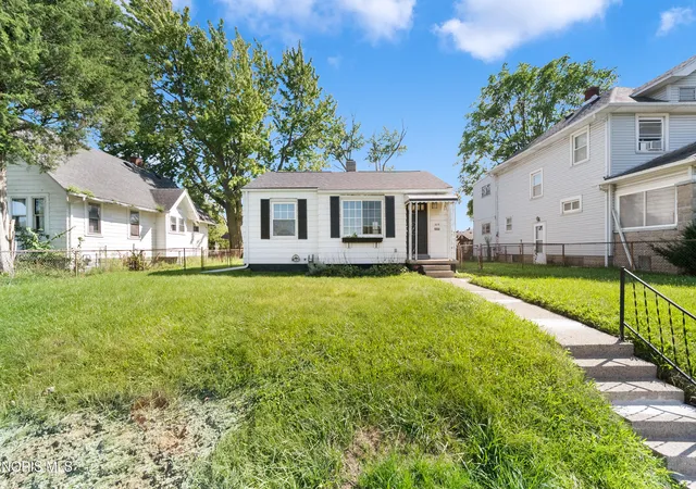 Photo 2 of Single family home for sale at 1616 Denver Ave, Toledo, OH 43605 | MLS# 10012540 | Listing updated on 2026-08-31