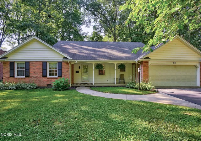 Single family home for sale at 1917 Imperial Ln, Findlay, OH 45840 | MLS# 10012619