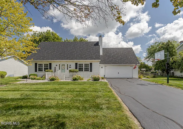 Photo 2 of Sale Pending at 420 Sycamore Ln, Waterville, OH 43566 | MLS# 10012538 | Listing updated on 2026-10-05