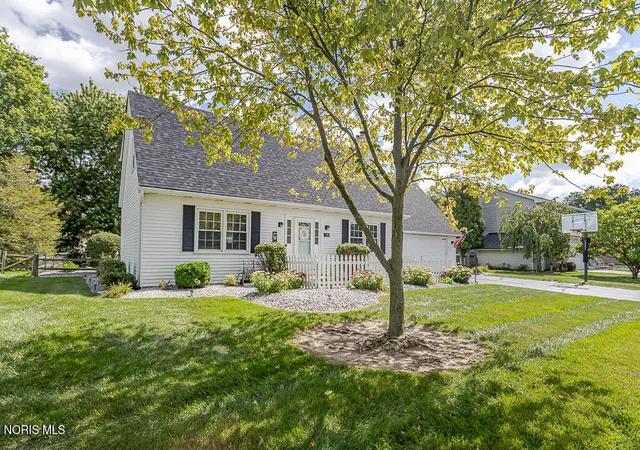 Photo 3 of Sale Pending at 420 Sycamore Ln, Waterville, OH 43566 | MLS# 10012538 | Listing updated on 2026-10-05