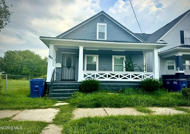 Photo 2 of Single family home for sale at 851 Avondale Ave, Toledo, OH 43607 | MLS# 10012652 | Listing updated on 2026-08-28