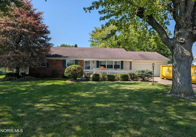 Photo 1 of Single family home for sale at 1762 Oak Dr, Fremont, OH 43420 | MLS# 10012536 | Listing updated on 2026-08-26