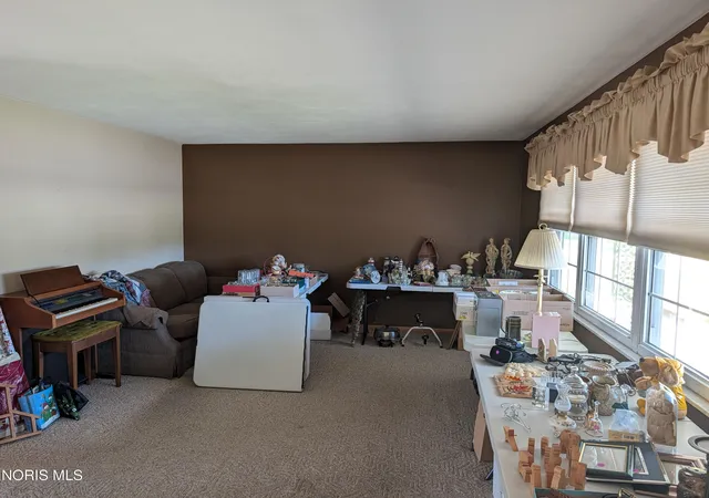 Photo 5 of Single family home for sale at 1762 Oak Dr, Fremont, OH 43420 | MLS# 10012536 | Listing updated on 2026-08-26