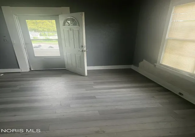 Photo 2 of Single family home for sale at 1715 Oakwood Ave, Toledo, OH 43607 | MLS# 10012542 | Listing updated on 2026-09-03
