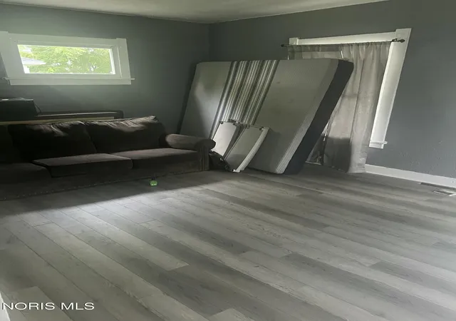 Photo 3 of Single family home for sale at 1715 Oakwood Ave, Toledo, OH 43607 | MLS# 10012542 | Listing updated on 2026-09-03
