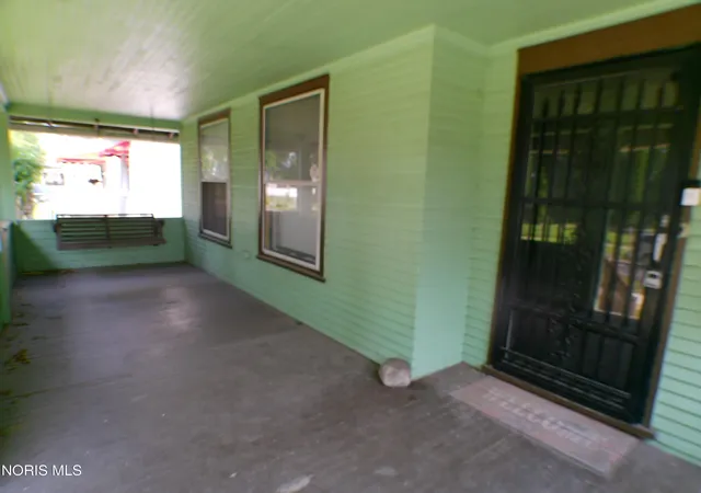 Photo 2 of Single family home for sale at 2410 Lawrence Ave, Toledo, OH 43620 | MLS# 10012606 | Listing updated on 2026-09-13