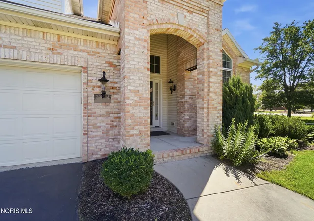 Photo 2 of Sale Pending at 2214 Woods Edge Ct, Toledo, OH 43615 | MLS# 10012692 | Listing updated on 2026-09-06