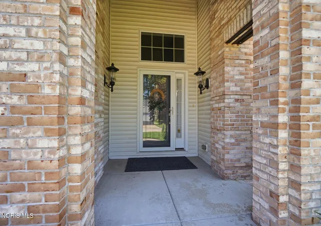 Photo 2 of Sale Pending at 2214 Woods Edge Ct, Toledo, OH 43615 | MLS# 10012692 | Listing updated on 2026-09-06
