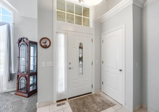 Photo 3 of Sale Pending at 2214 Woods Edge Ct, Toledo, OH 43615 | MLS# 10012692 | Listing updated on 2026-09-06