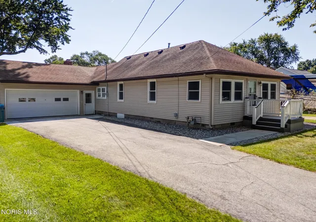 Photo 1 of Sale Pending at 4325 Weckerly Rd, Monclova, OH 43542 | MLS# 10012555 | Listing updated on 2026-09-23
