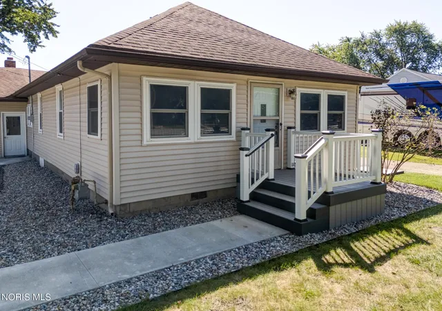 Photo 3 of Sale Pending at 4325 Weckerly Rd, Monclova, OH 43542 | MLS# 10012555 | Listing updated on 2026-09-23
