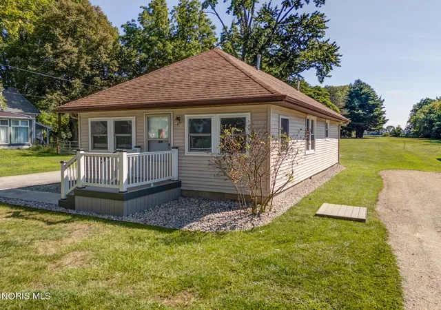 Photo 3 of Sale Pending at 4325 Weckerly Rd, Monclova, OH 43542 | MLS# 10012555 | Listing updated on 2026-09-23