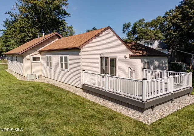 Photo 4 of Sale Pending at 4325 Weckerly Rd, Monclova, OH 43542 | MLS# 10012555 | Listing updated on 2026-09-23