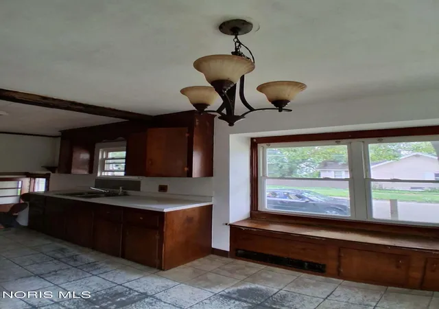 Photo 2 of Single family home for sale at 1459 Lakewood St, Toledo, OH 43605 | MLS# 10012560 | Listing updated on 2026-09-11
