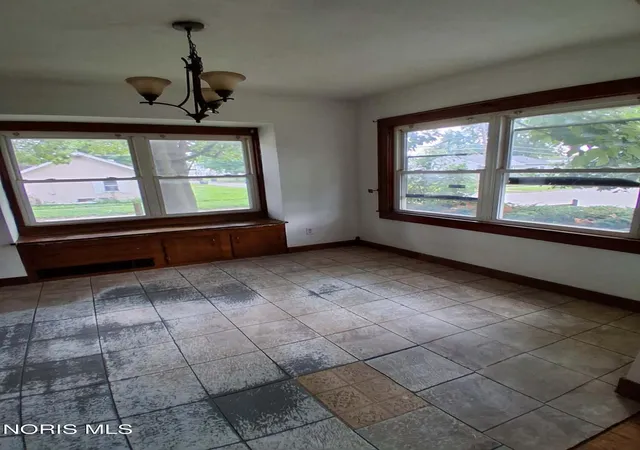 Photo 3 of Single family home for sale at 1459 Lakewood St, Toledo, OH 43605 | MLS# 10012560 | Listing updated on 2026-09-11