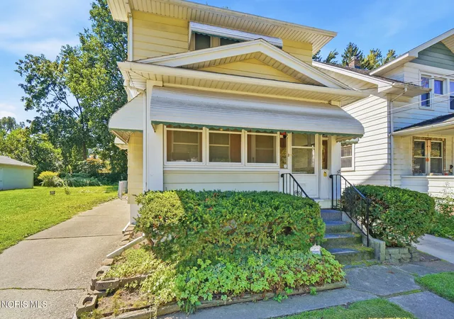 Photo 2 of Single family home for sale at 1931 Mansfield Rd, Toledo, OH 43613 | MLS# 10012557 | Listing updated on 2026-09-03