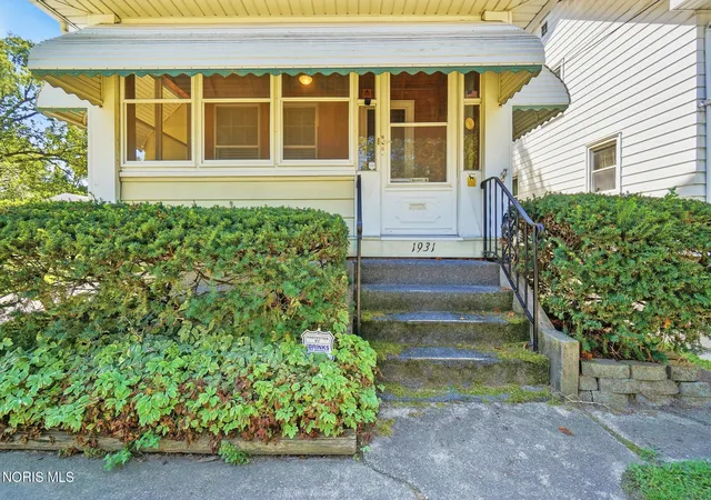 Photo 3 of Single family home for sale at 1931 Mansfield Rd, Toledo, OH 43613 | MLS# 10012557 | Listing updated on 2026-09-03