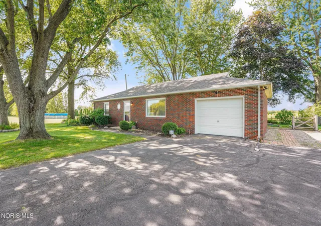 Photo 1 of Single family home for sale at 17985 Haskins Rd, Bowling Green, OH 43402 | MLS# 10012613 | Listing updated on 2026-09-05