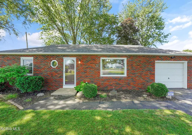 Photo 3 of Single family home for sale at 17985 Haskins Rd, Bowling Green, OH 43402 | MLS# 10012613 | Listing updated on 2026-09-05