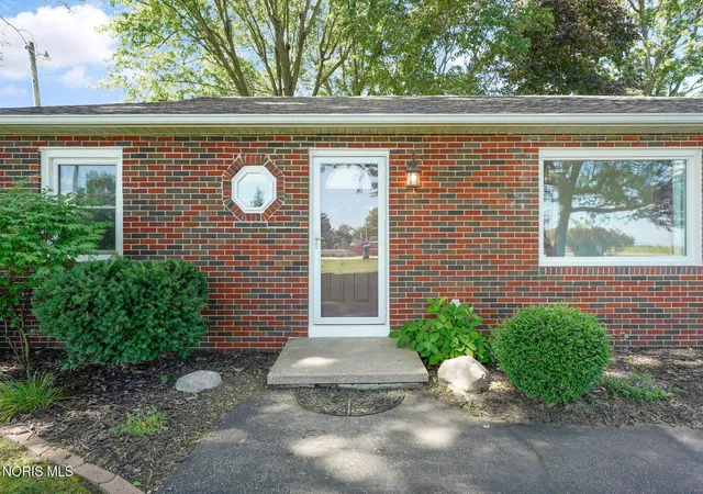 Photo 3 of Single family home for sale at 17985 Haskins Rd, Bowling Green, OH 43402 | MLS# 10012613 | Listing updated on 2026-09-05