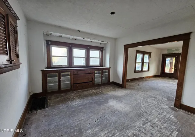 Photo 3 of Single family home for sale at 1014 Clay Ave, Toledo, OH 43608 | MLS# 10012565 | Listing updated on 2026-10-01