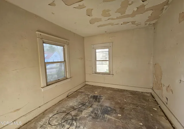 Photo 4 of Single family home for sale at 1014 Clay Ave, Toledo, OH 43608 | MLS# 10012565 | Listing updated on 2026-10-01