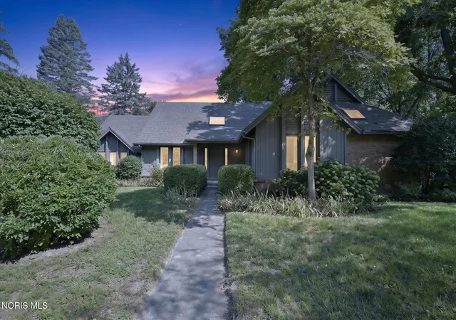Photo 1 of Single family home for sale at 7238 Candlewood Ln, Sylvania, OH 43560 | MLS# 10012567 | Listing updated on 2026-08-27