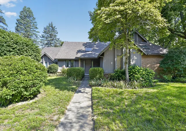 Photo 2 of Single family home for sale at 7238 Candlewood Ln, Sylvania, OH 43560 | MLS# 10012567 | Listing updated on 2026-08-27