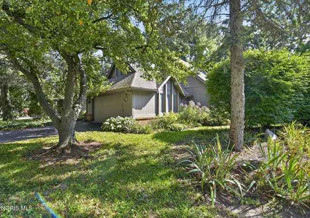 Photo 3 of Single family home for sale at 7238 Candlewood Ln, Sylvania, OH 43560 | MLS# 10012567 | Listing updated on 2026-10-02