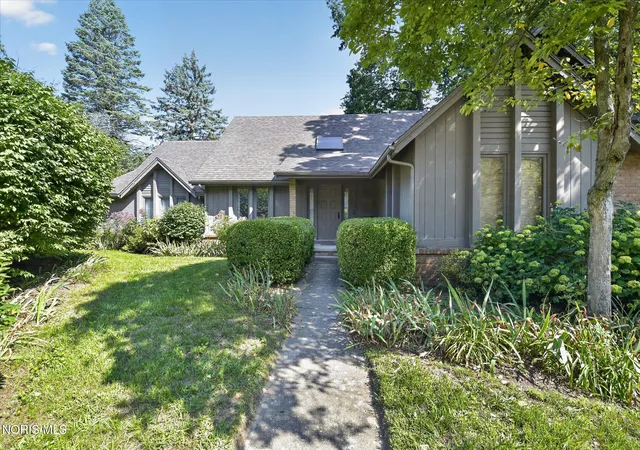 Photo 3 of Single family home for sale at 7238 Candlewood Ln, Sylvania, OH 43560 | MLS# 10012567 | Listing updated on 2026-10-13