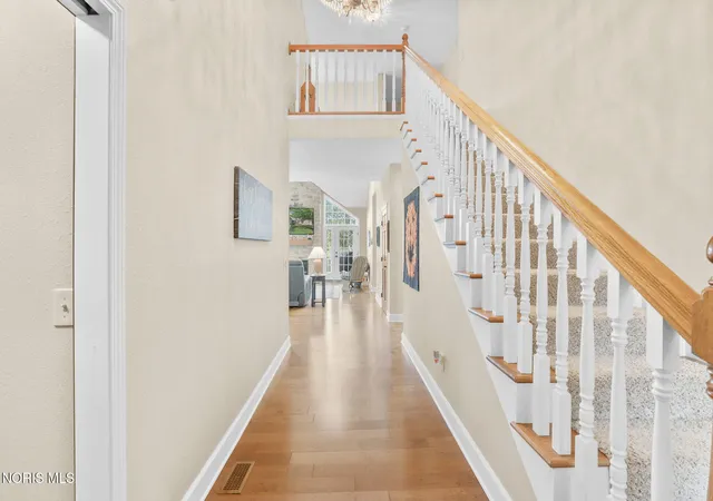 Photo 3 of House for sale at 1404 Turnberry Ct, Bowling Green, OH 43402 | MLS# 10012592 | Listing updated on 2026-09-15