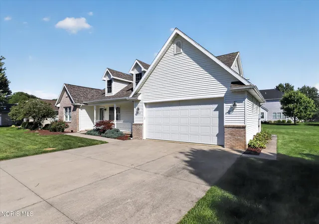 Photo 4 of Single family home for sale at 703 Fairway Dr, Elmore, OH 43416 | MLS# 10012573 | Listing updated on 2026-08-27