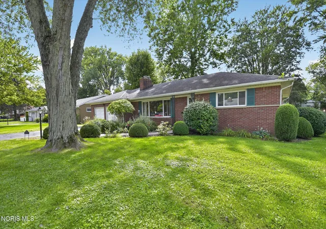 Photo 2 of Single family home for sale at 2845 Isha Laye Wy, Toledo, OH 43606 | MLS# 10012631 | Listing updated on 2026-09-29