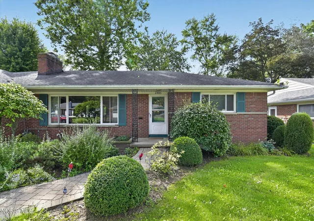 Photo 3 of Single family home for sale at 2845 Isha Laye Wy, Toledo, OH 43606 | MLS# 10012631 | Listing updated on 2026-09-29
