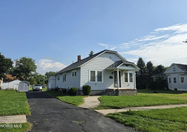 Photo 2 of Single family home for sale at 118 Seneca Ave, Fostoria, OH 44830 | MLS# 10012584 | Listing updated on 2026-08-28