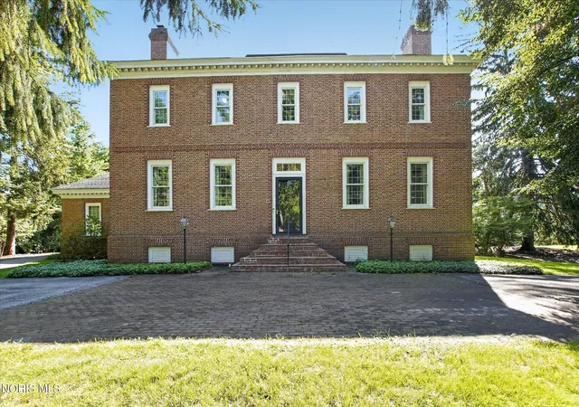 Photo 2 of Single family home for sale at 4544 Brookside Rd, Ottawa Hills, OH 43615 | MLS# 10012683 | Listing updated on 2026-09-03